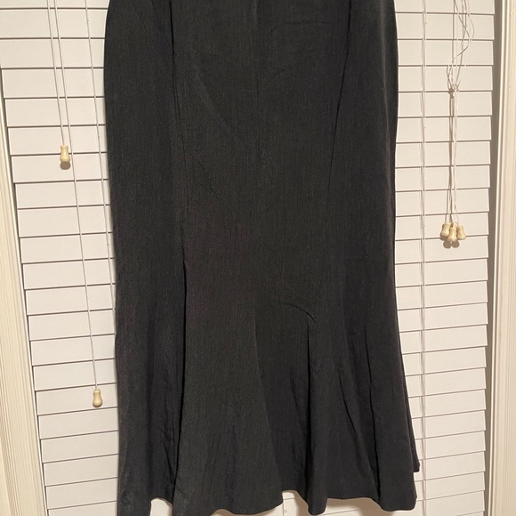 Charcoal grey midi fluted-hem skirt - Picture 2 of 13